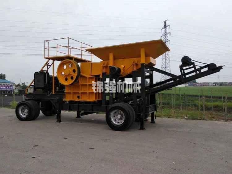 投資這樣的移動(dòng)式建筑垃圾破碎機(jī)多少錢(qián)一臺(tái)?(圖1) 投資這樣的移動(dòng)式建筑垃圾破碎機(jī)多少錢(qián)一臺(tái)?(圖1)