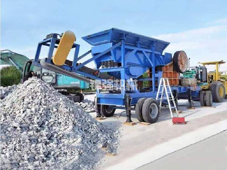 投資這樣的移動(dòng)式建筑垃圾破碎機(jī)多少錢(qián)一臺(tái)?(圖2) 投資這樣的移動(dòng)式建筑垃圾破碎機(jī)多少錢(qián)一臺(tái)?(圖2)